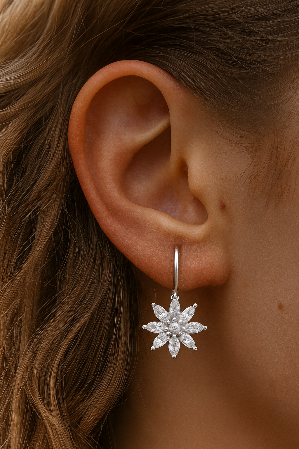 Flowing Silver Daisy - Image 3